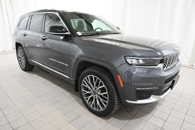 Used 2024 Gray Jeep Summit image 15