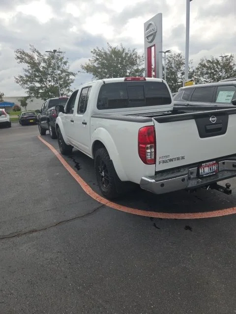 Used 2020 White Nissan SV image 3
