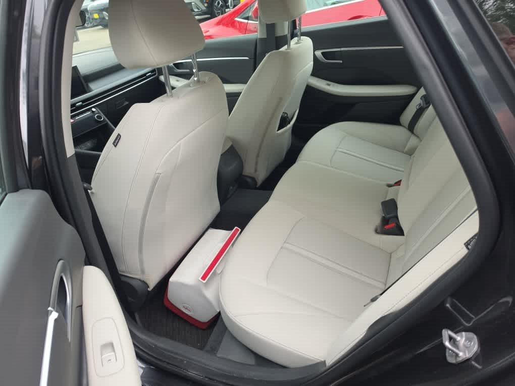 Certified Used 2025 Portofino Gray Hyundai SEL image 6