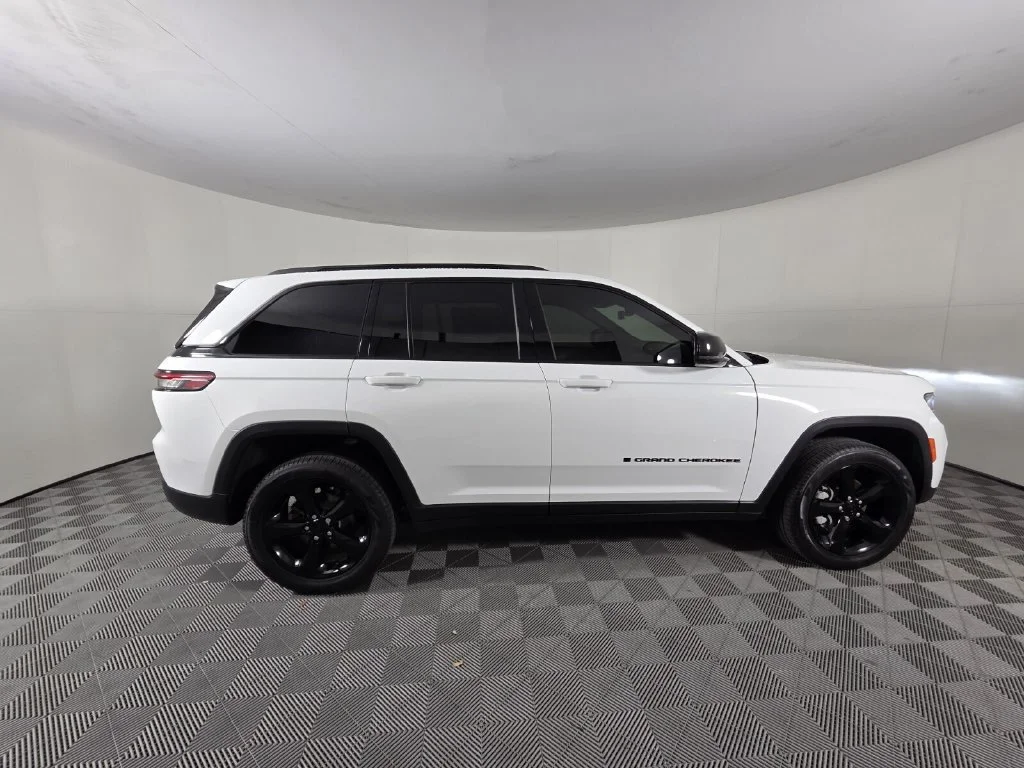 Used 2025 Bright White Clearcoat Jeep Limited image 4