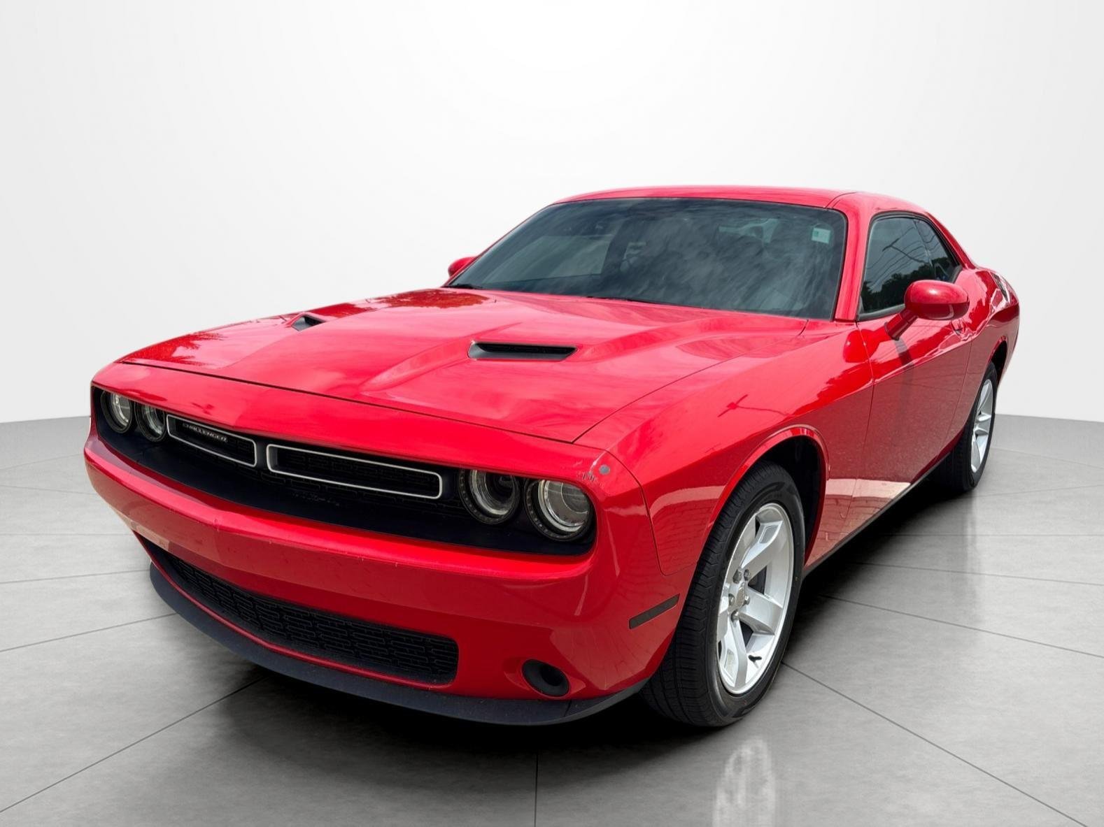 2015 Dodge Challenger SXT's photo