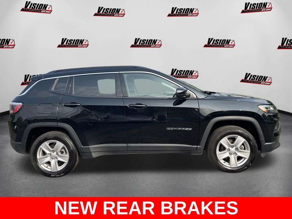 Used 2022 Black Jeep Latitude image 4