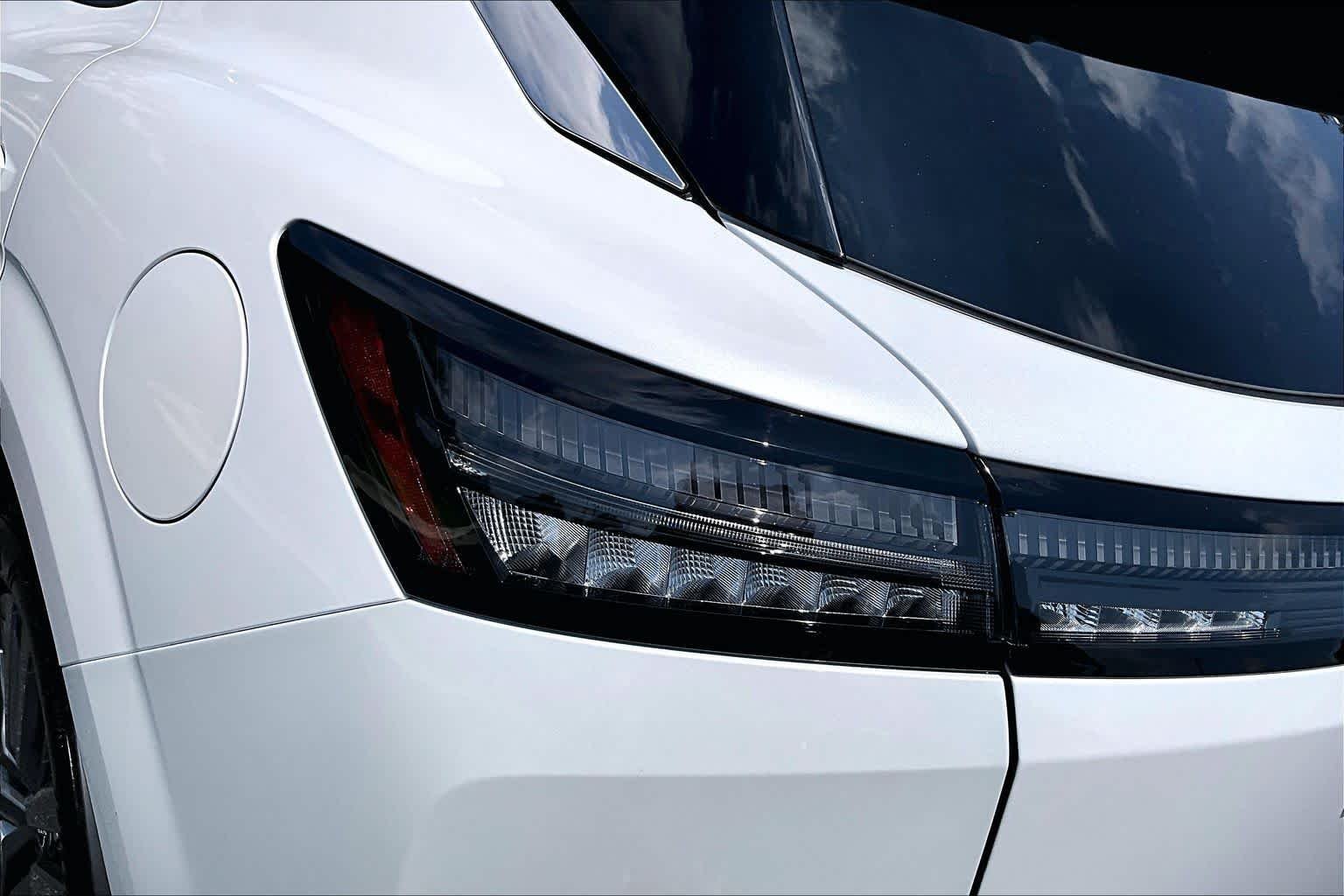 New 2026 Everest White Pearl TriCoat Nissan SL image 14