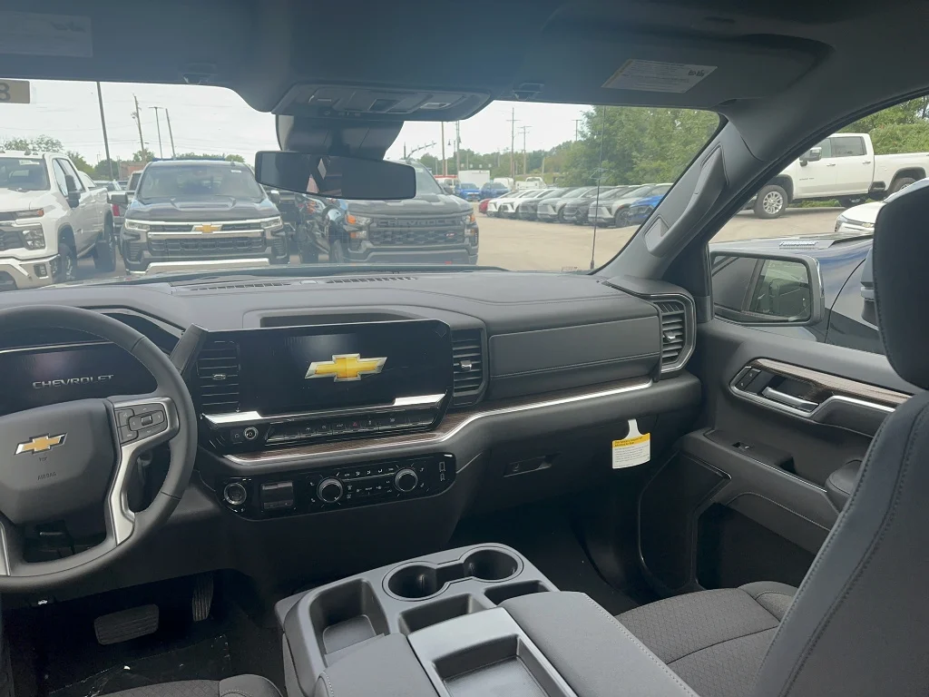 2026 Chevrolet Silverado 1500 LT - Photo 6