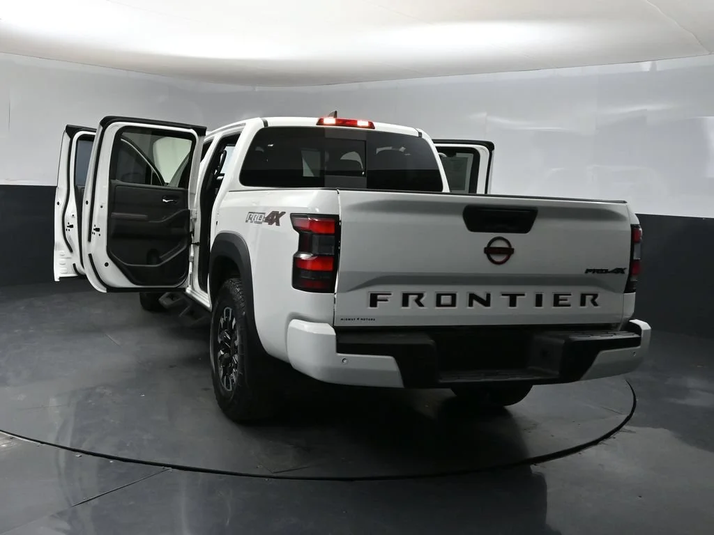 Used 2024 White Nissan PRO-4X image 41