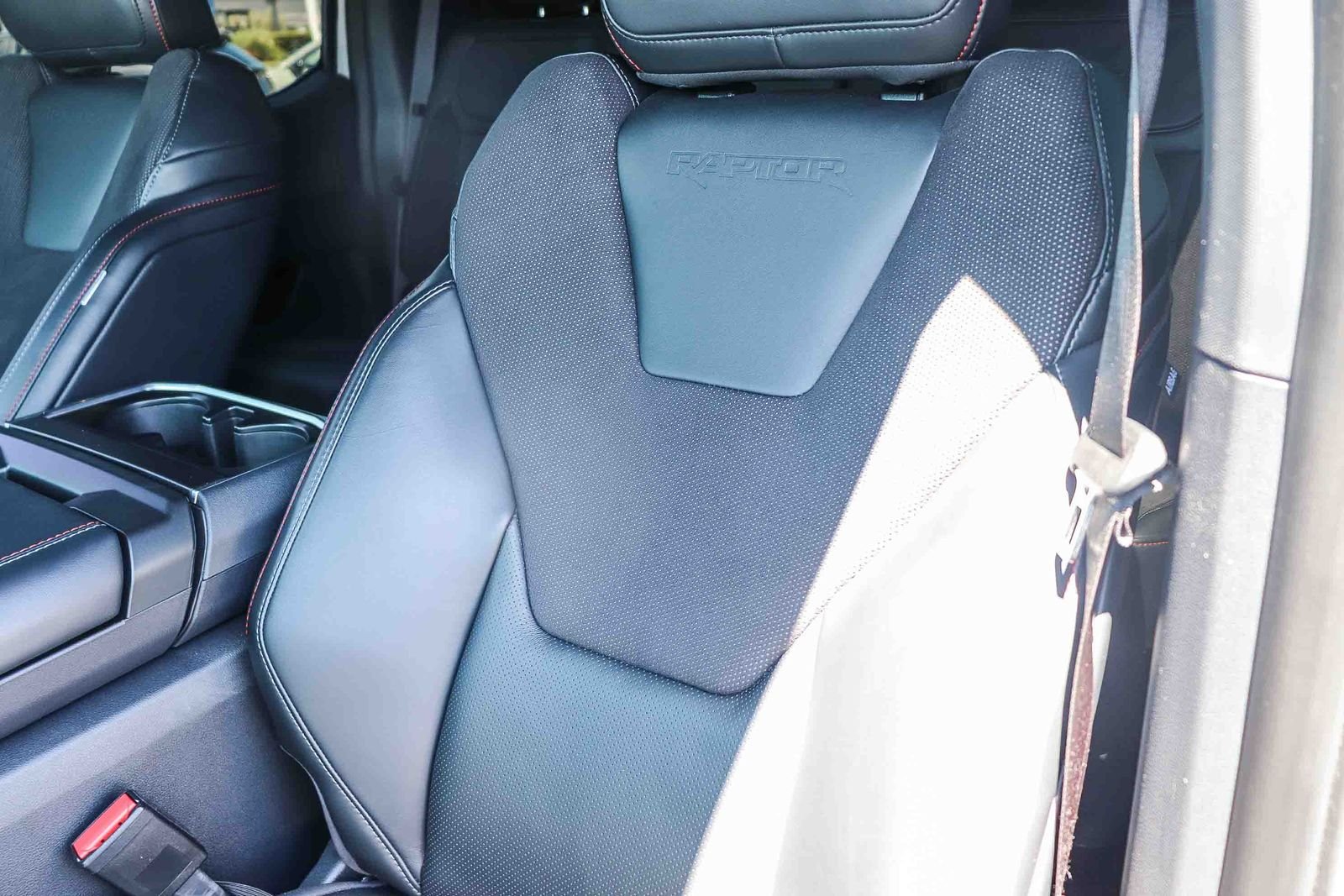 Used 2025 White Metallic Ford Raptor image 27