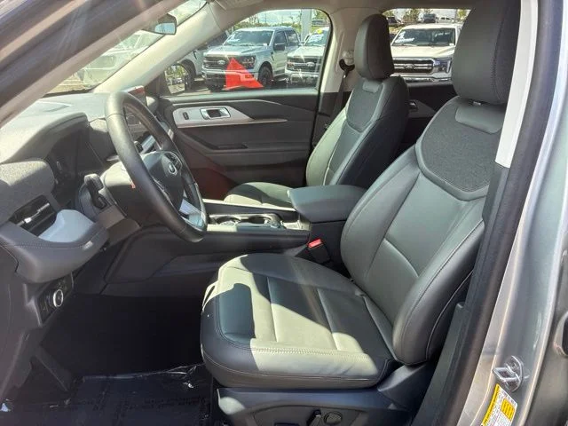 Used 2025 Iconic Silver Metallic Ford Active image 17