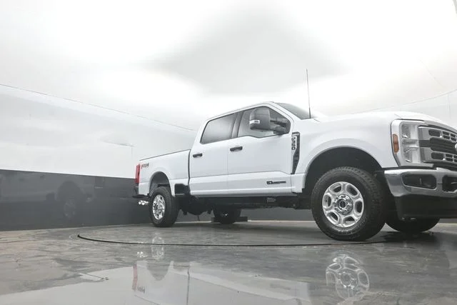New 2026 Oxford White Ford F-350® XLT image 31