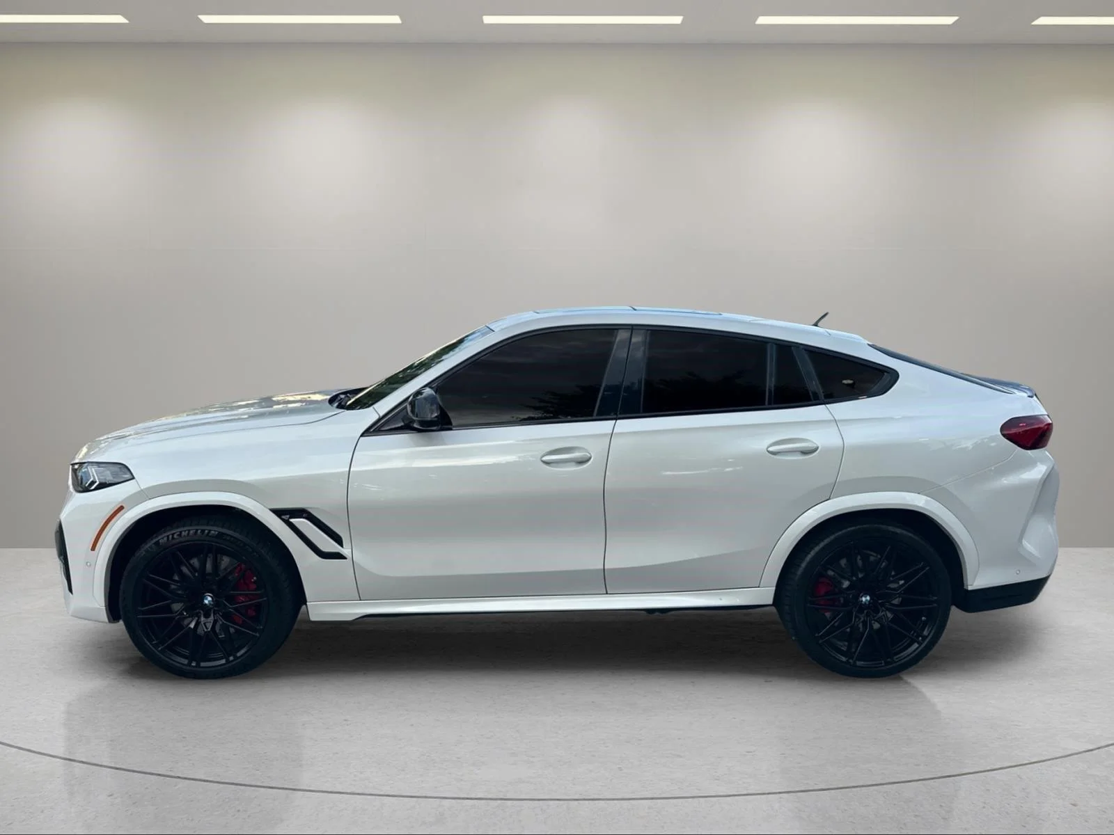 Used 2024 Mineral White Metallic BMW  image 2