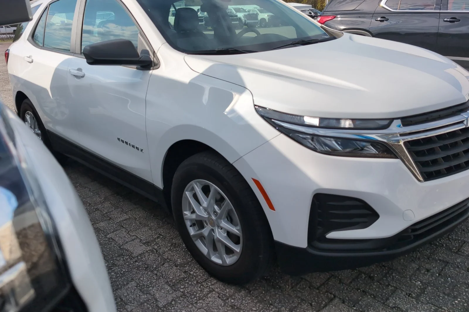 Used 2022 SUMMIT WHITE Chevrolet LS image 4