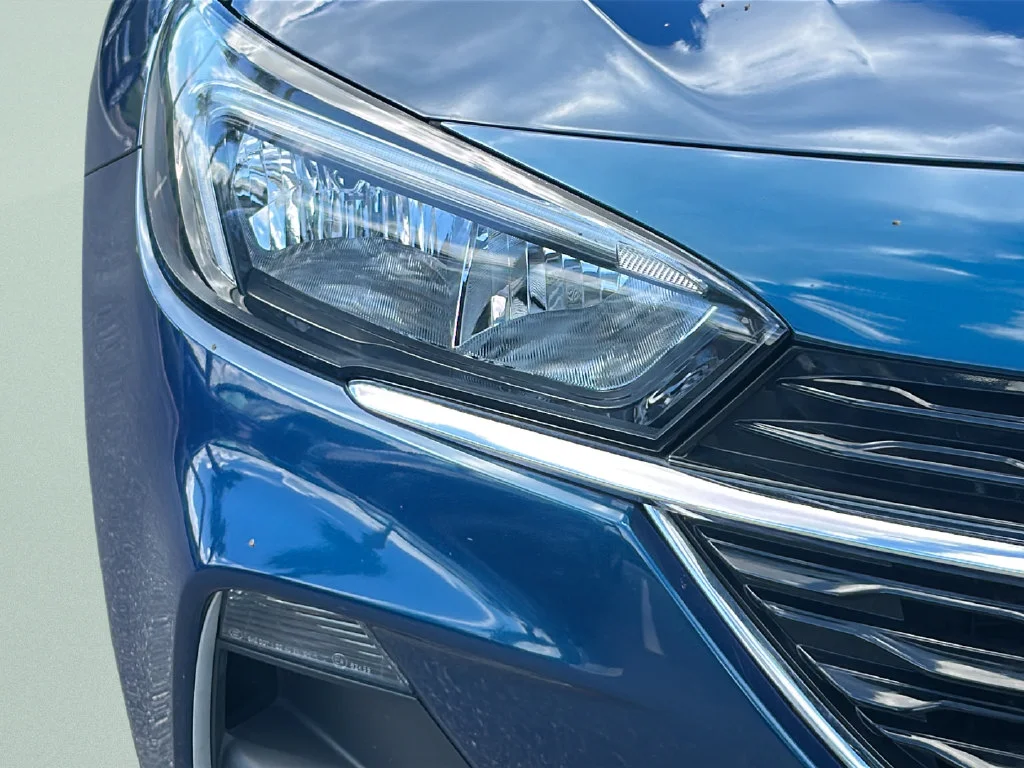 Used 2020 Blue Buick Preferred image 9