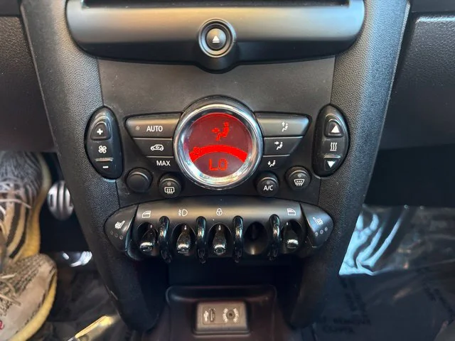 Used 2014 Black MINI Clubman image 16