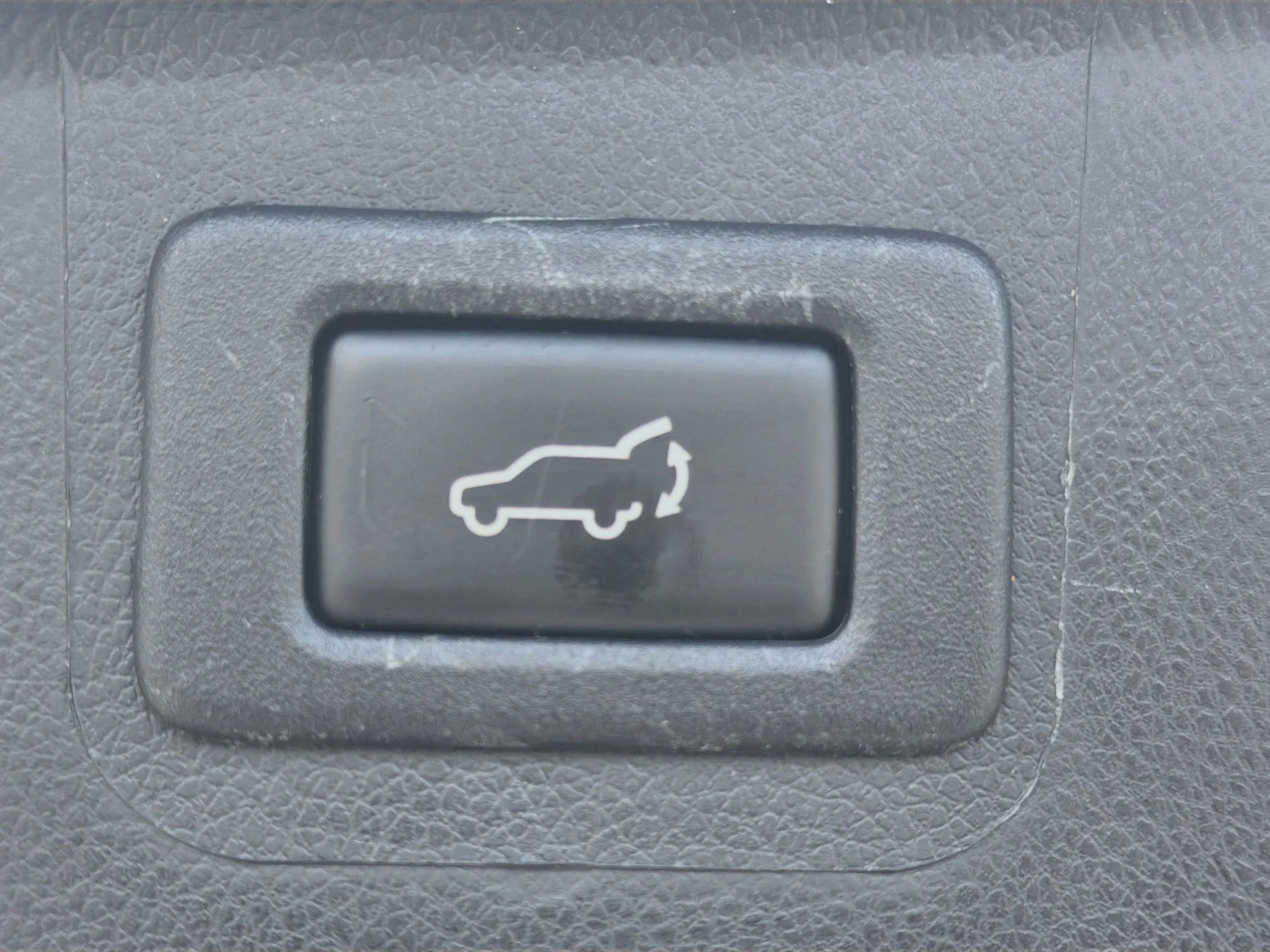 Used 2018 Magnetite Gray Metallic Subaru Limited image 10