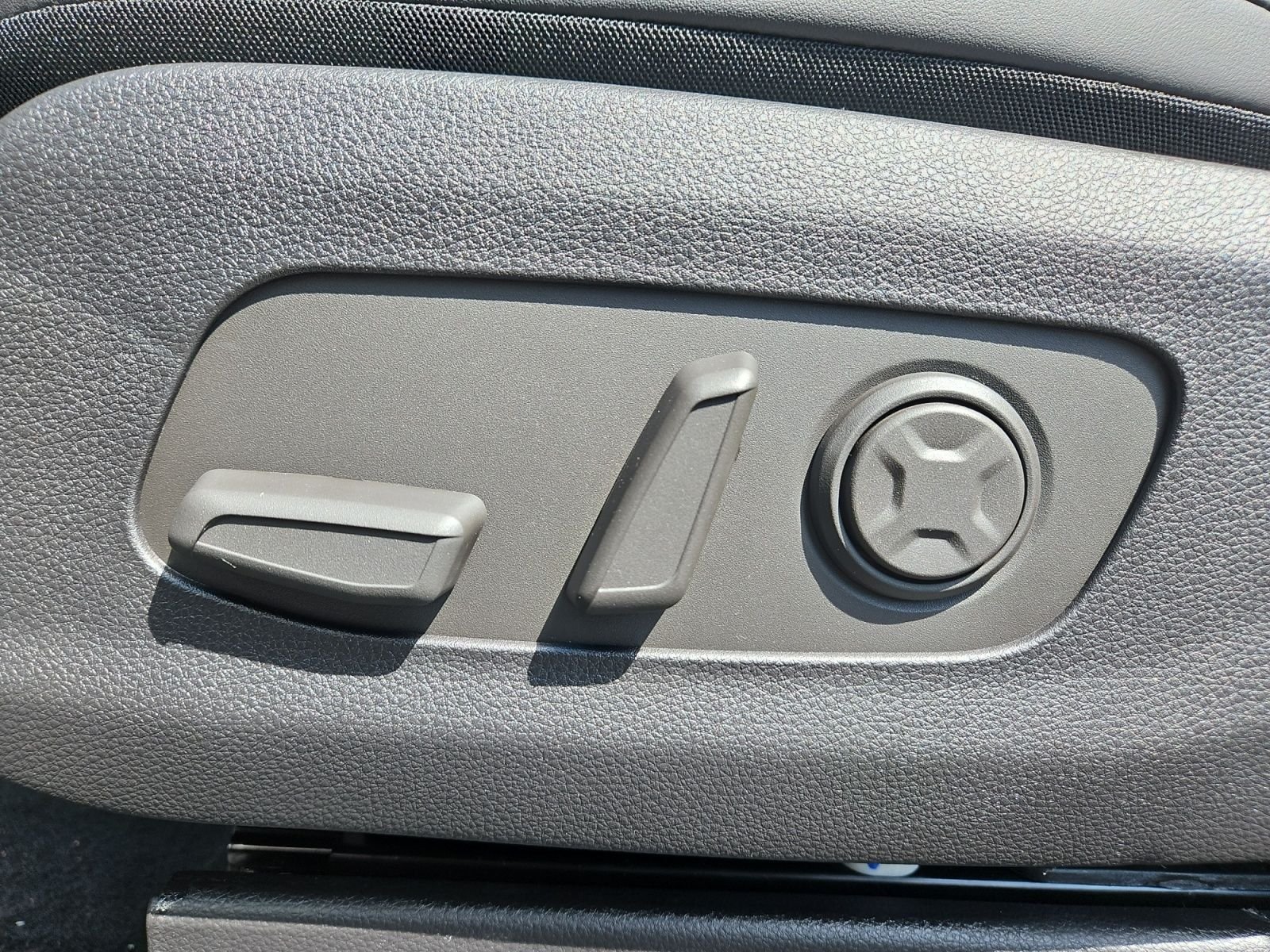 New 2026 Snow White Pearl Kia SX image 21