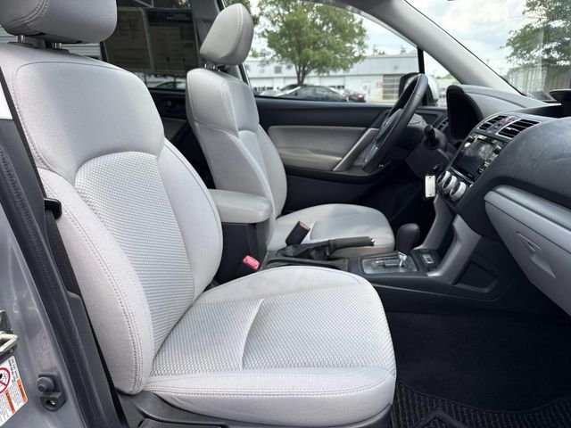 Used 2018 Silver Subaru 2.5i Premium image 16
