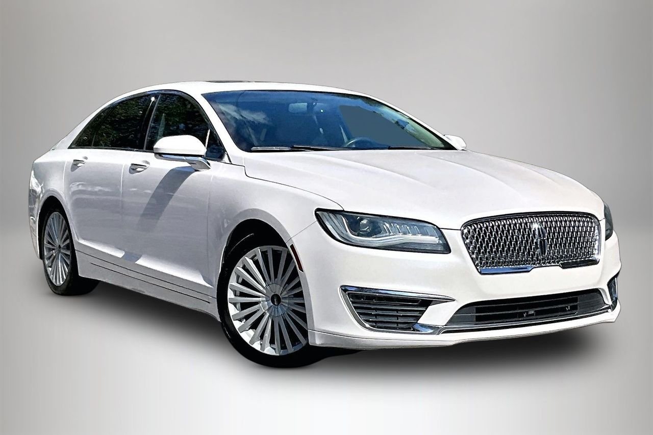 Used 2017 White Lincoln Reserve image 2
