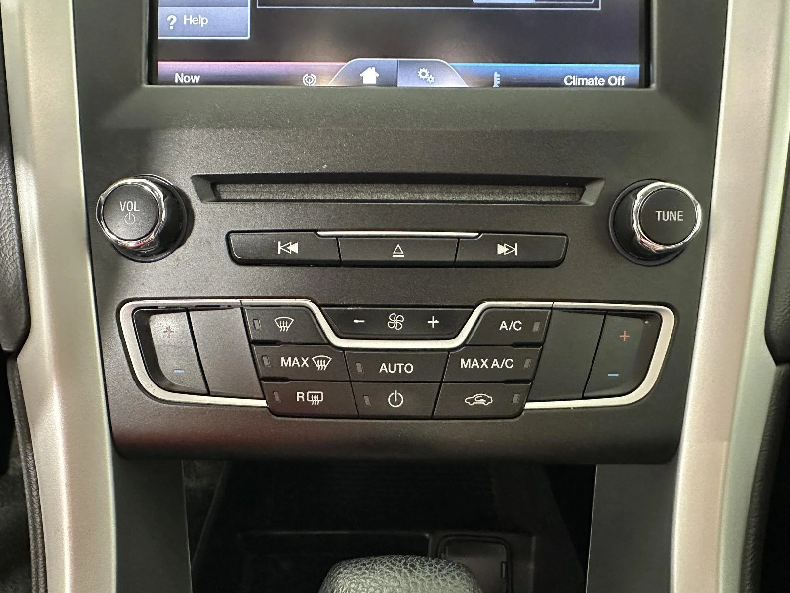 Used 2016 Deep Impact Blue Ford SE image 5