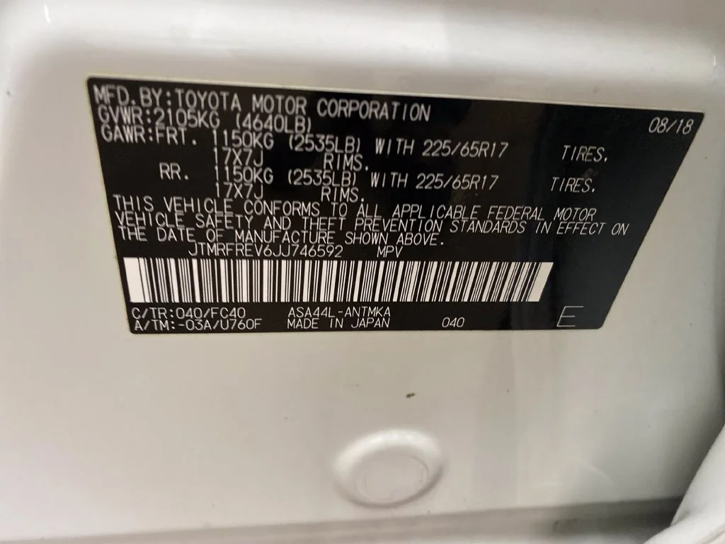 Used 2018 White Toyota XLE image 26