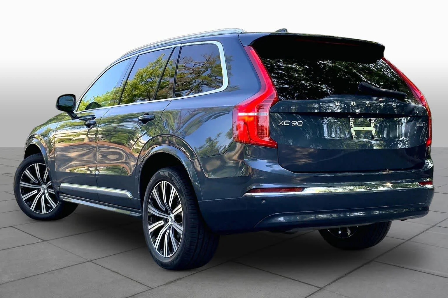 Used 2024 Denim Blue Metallic Volvo Core Bright Theme image 11