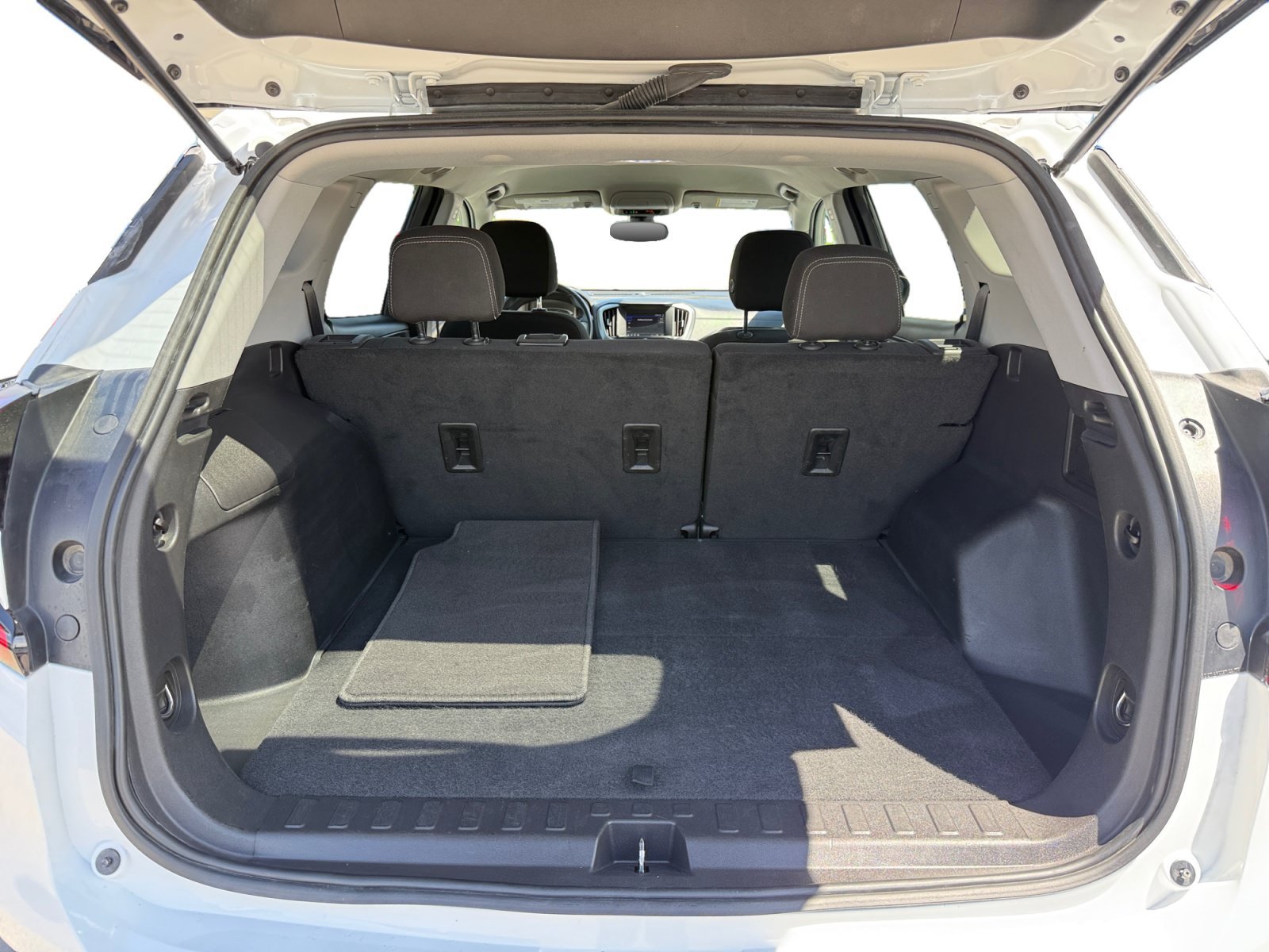 Used 2024 Summit White GMC SLE image 17
