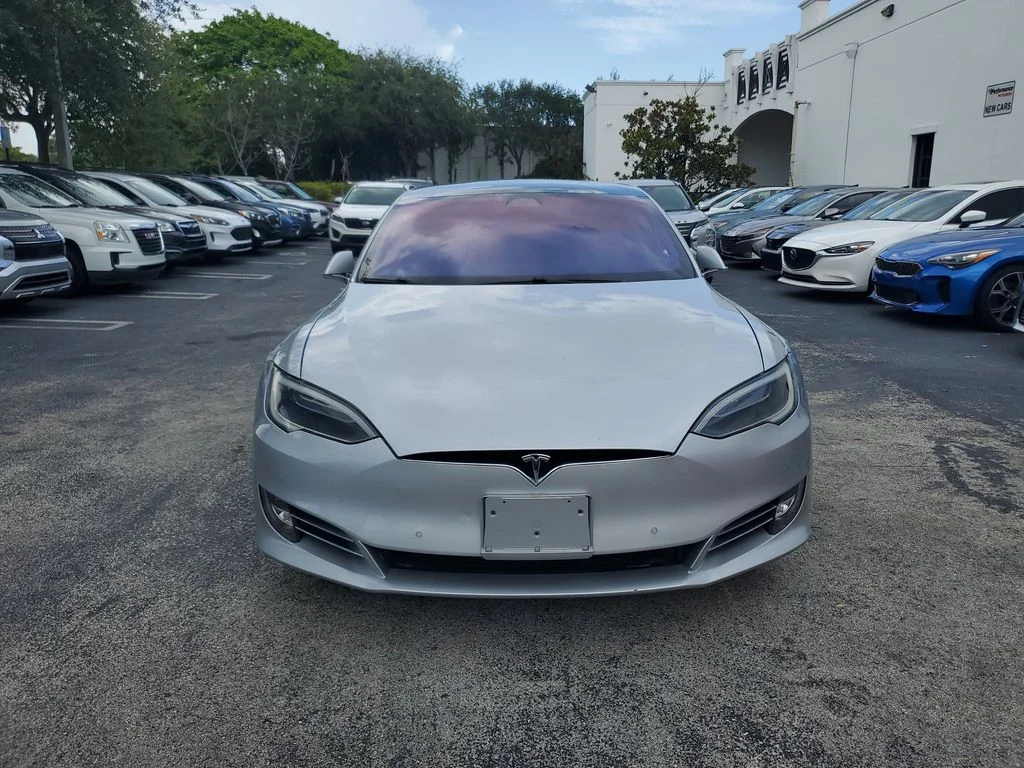 Used 2018 Gray Tesla  image 2