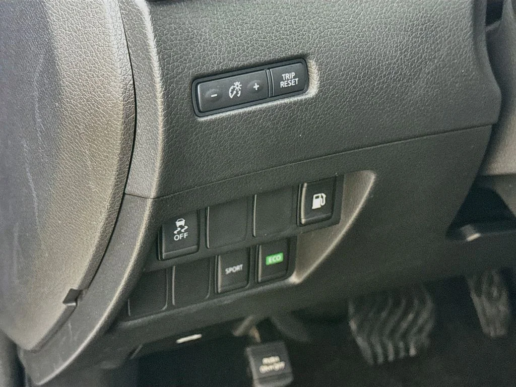 Used 2018 Blue Nissan S image 10