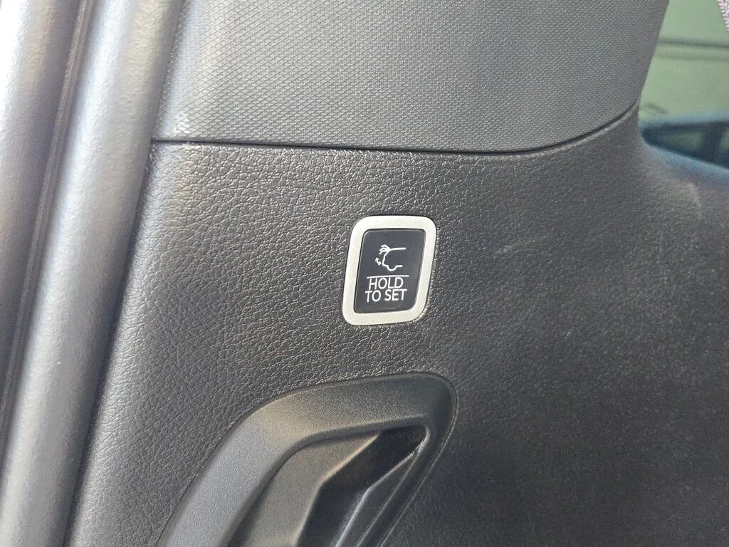 Used 2025 White Jeep Series II image 21