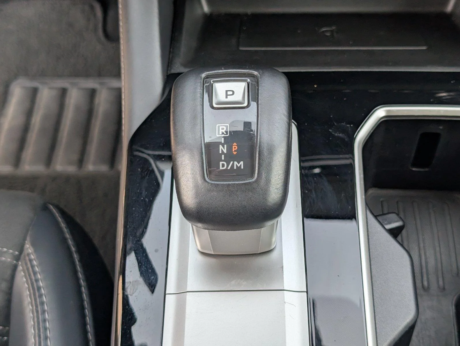 Used 2025 White Diamond Mitsubishi SE image 26
