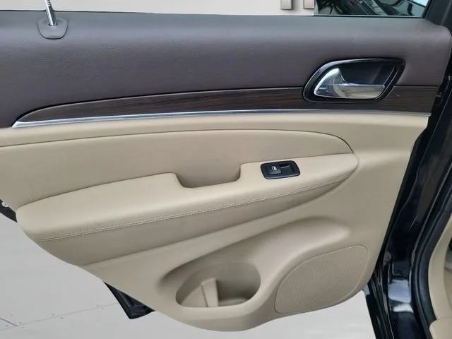Used 2020 Black Jeep Overland image 17
