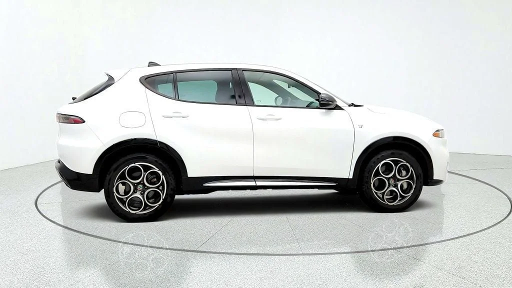 Used 2024 Milano White Alfa Romeo Ti EAWD image 4