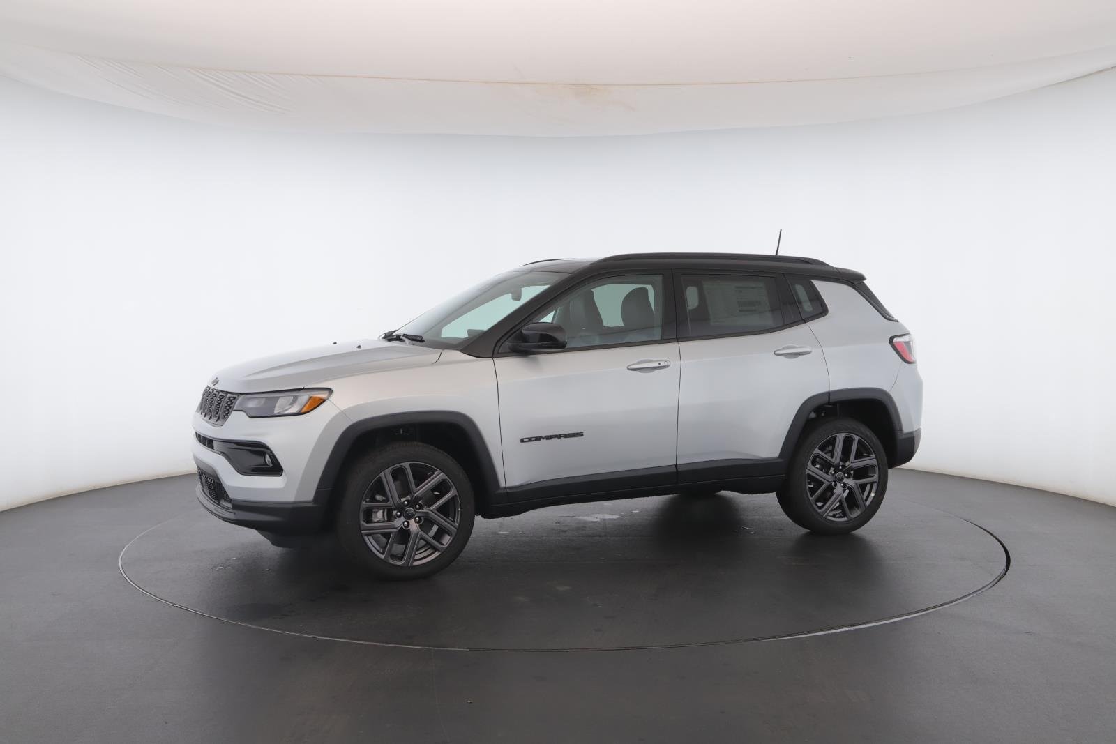 New 2026 Silver Zynith Metallic Clearcoat Jeep Limited image 41