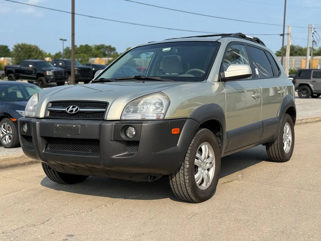 Used 2008 Hyundai Tucson SE with VIN KM8JN72D28U868774 for sale in Crestwood, KY