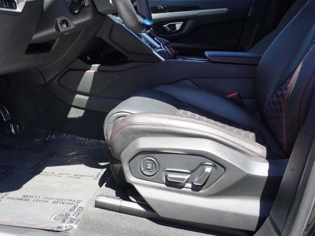 Used 2020 Black Lamborghini Base image 29