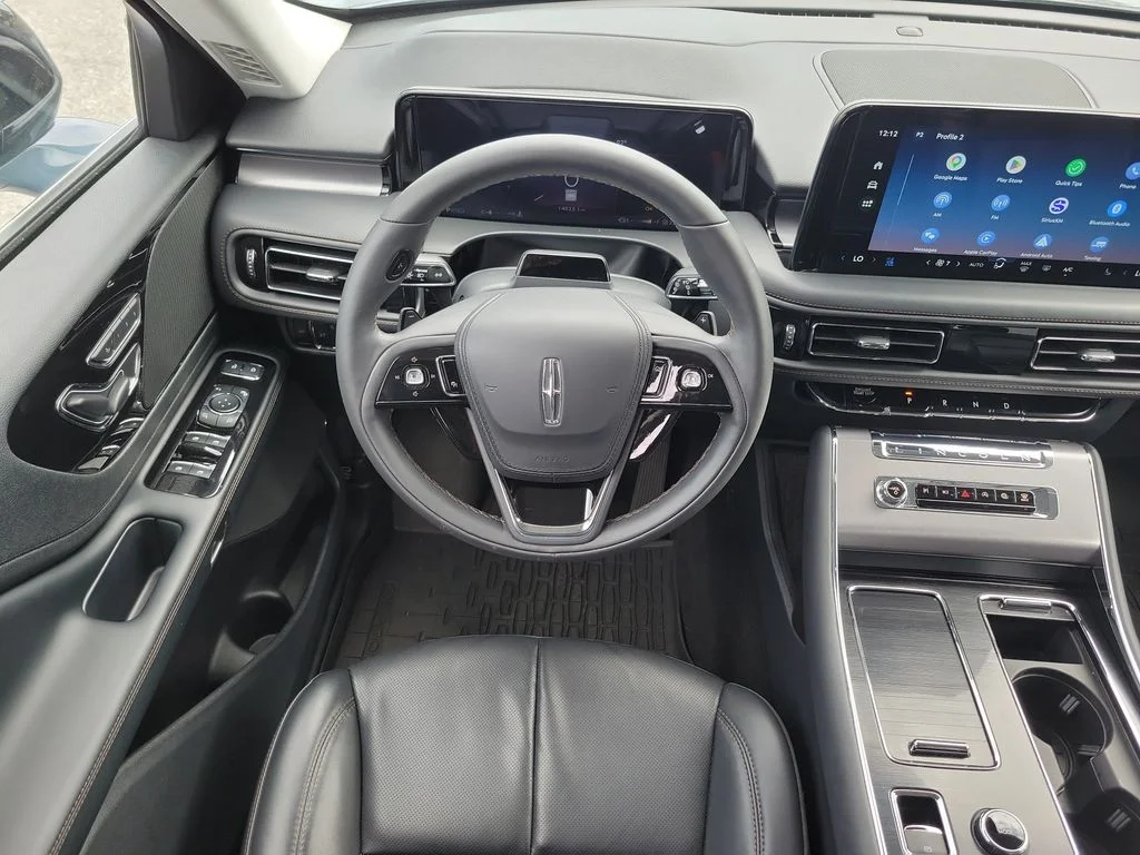 Used 2025 Blue Lincoln Premiere image 19