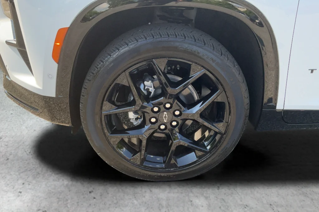 New 2026 Polar White Tricoat Chevrolet RS image 22