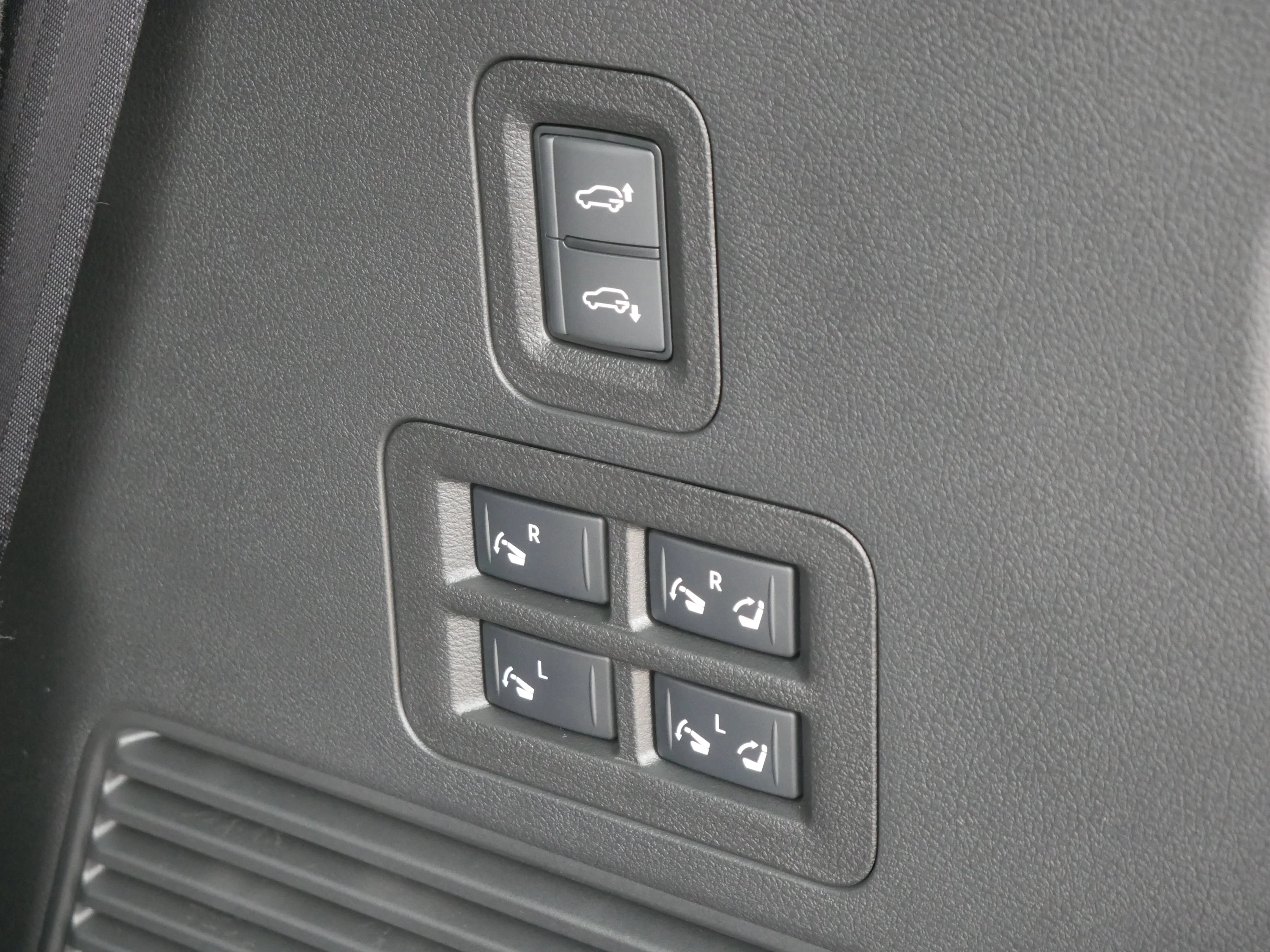 2026 Nissan Armada PRO-4X - Photo 24