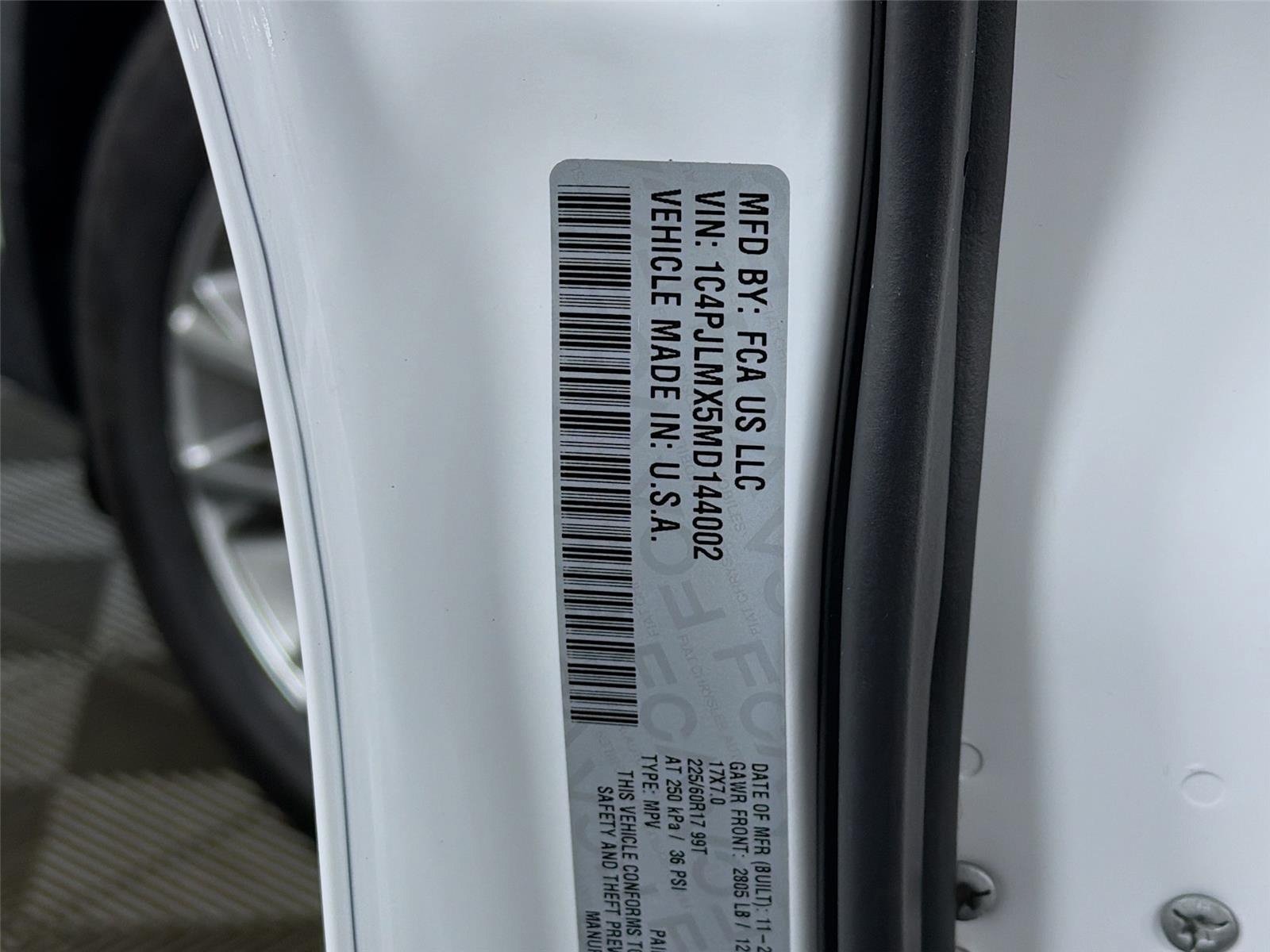 Used 2021 Bright White Clearcoat Jeep Latitude Lux image 28