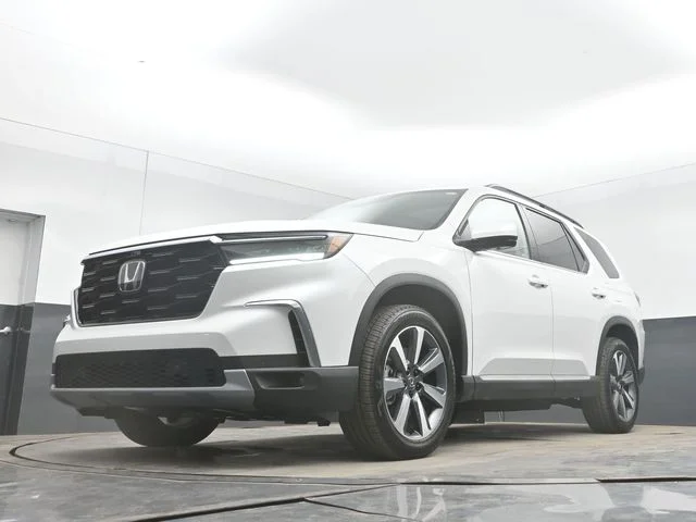 Used 2025 Platinum White Pearl Honda AWD Elite image 49