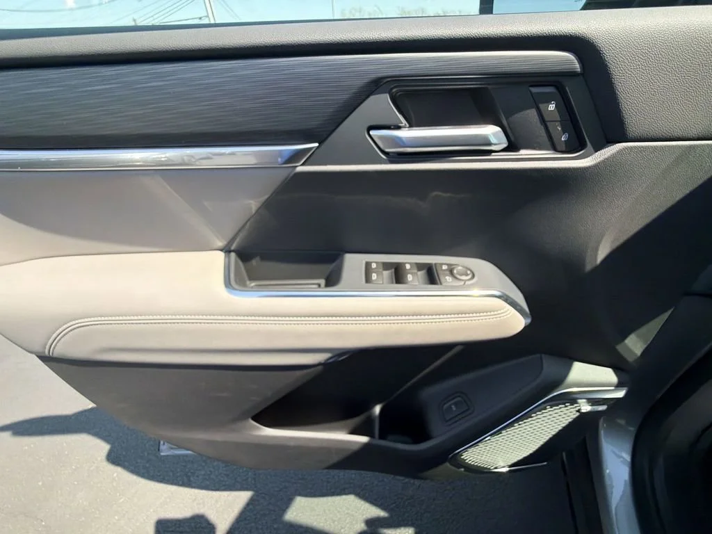 New 2026 Sterling Metallic GMC Elevation image 19