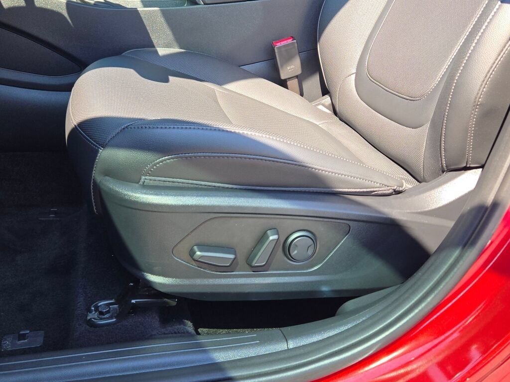 Certified Used 2025 Red Hyundai SEL Convenience image 22