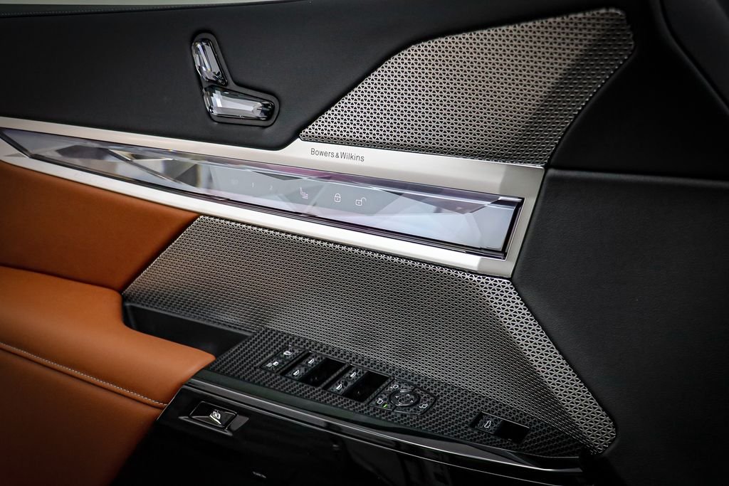 New 2026 Alpine White BMW 760i xDrive image 8