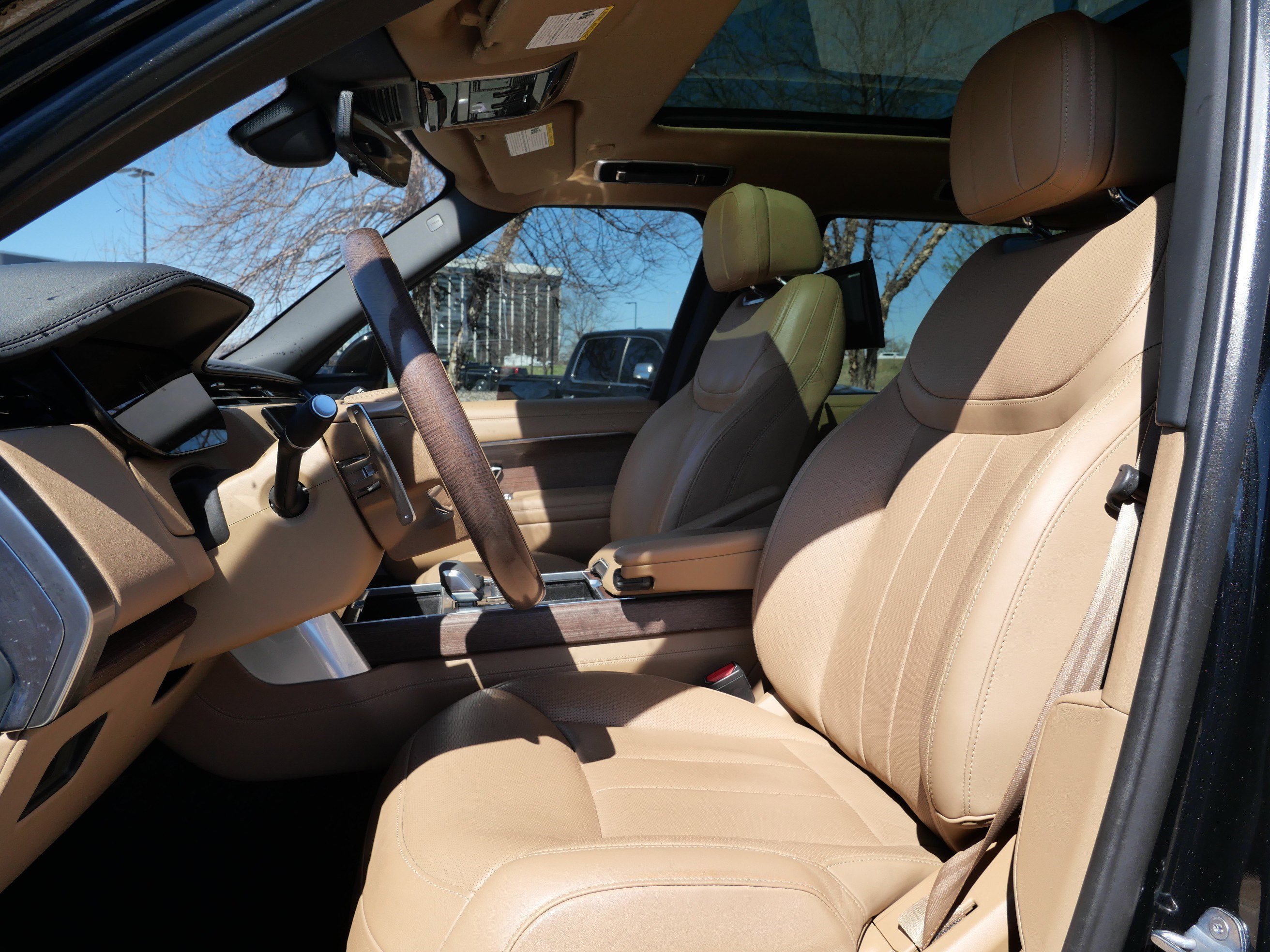 Used 2023 Black Land Rover Autobiography image 12