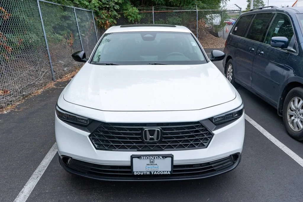 Certified Used 2025 Platinum White Pearl Honda 1.5T SE image 30