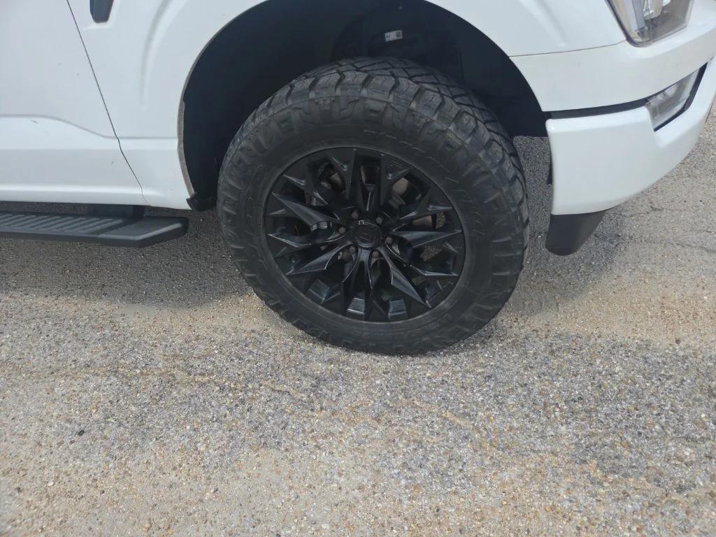 Used 2023 Oxford White Ford XLT image 15