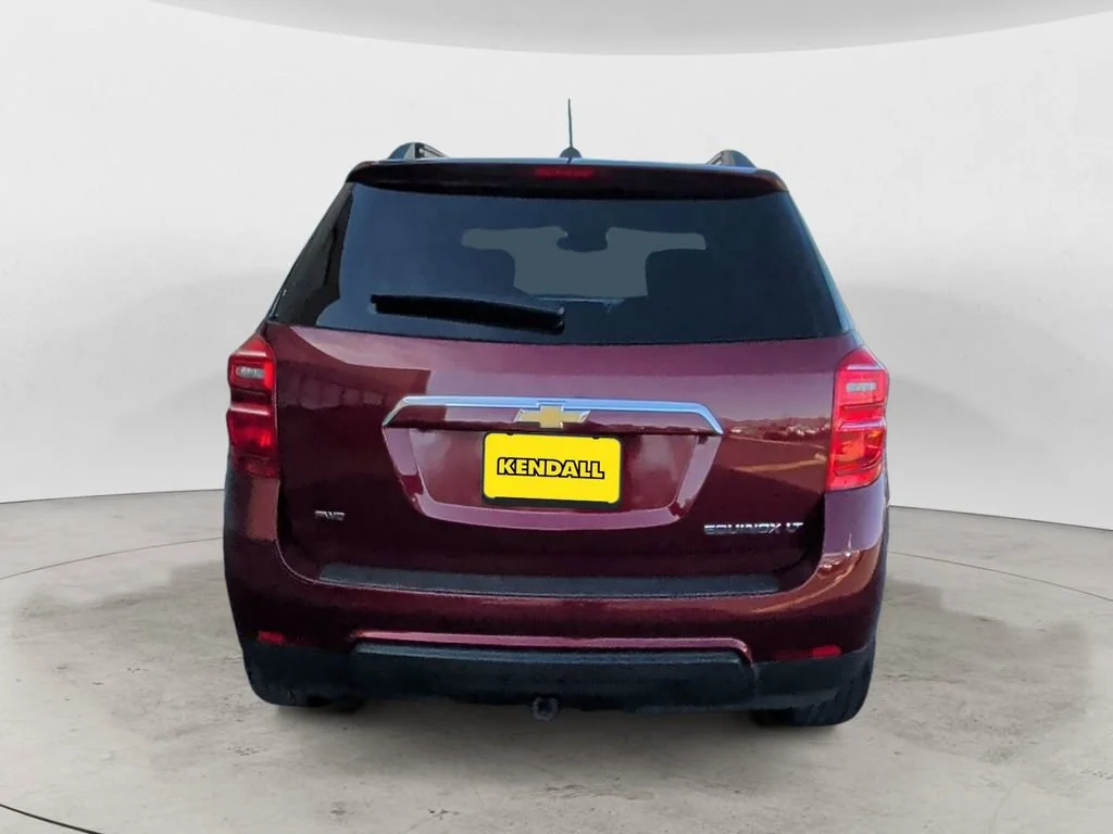 Used 2016 SIREN RED TINTCOAT Chevrolet LT image 4