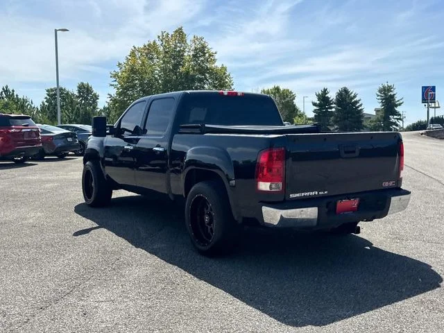 Used 2011 Black GMC SLE image 7