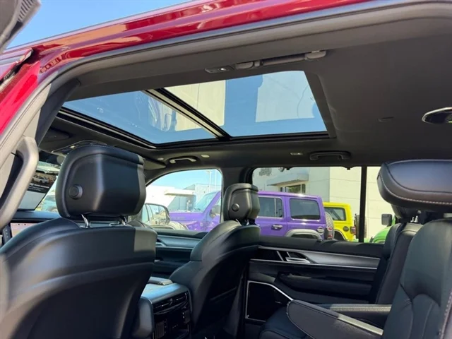 New 2026 Velvet Red Pearl-Coat Exterior Paint Jeep Limited Reserve image 12