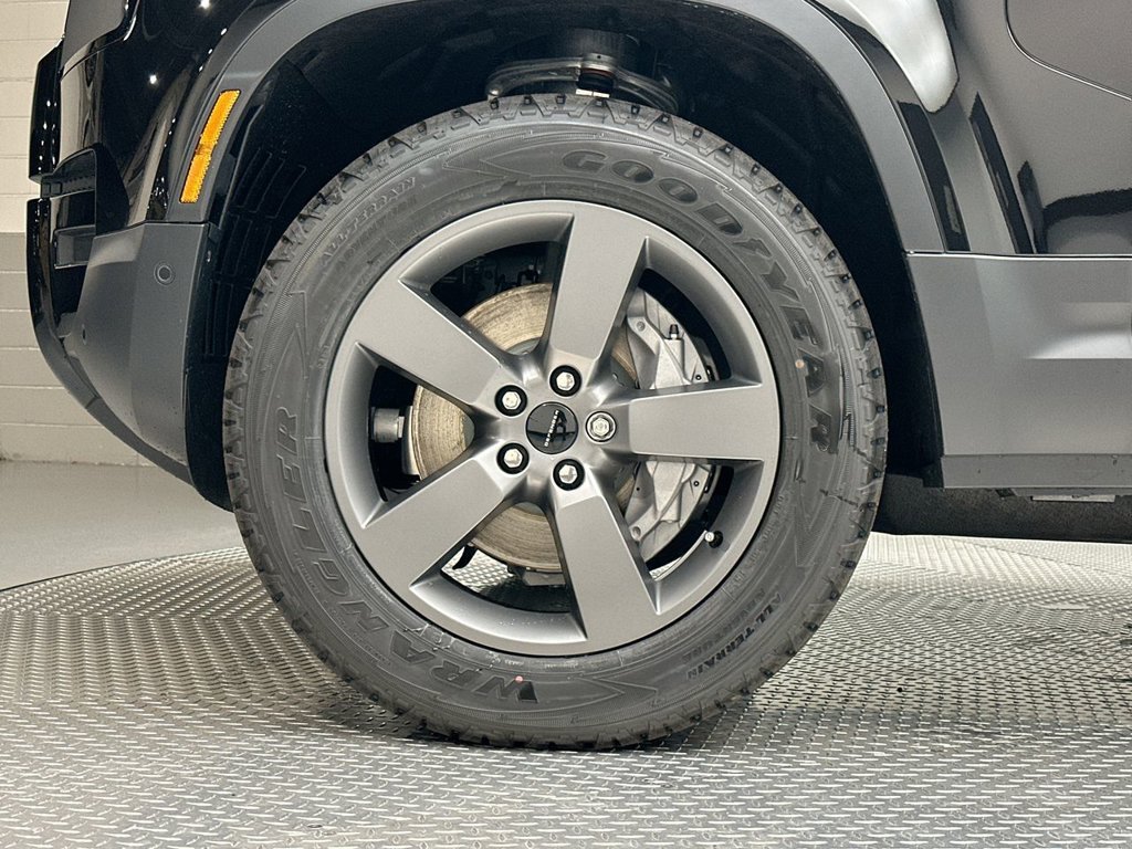 New 2026 Santorini Black Land Rover S image 5