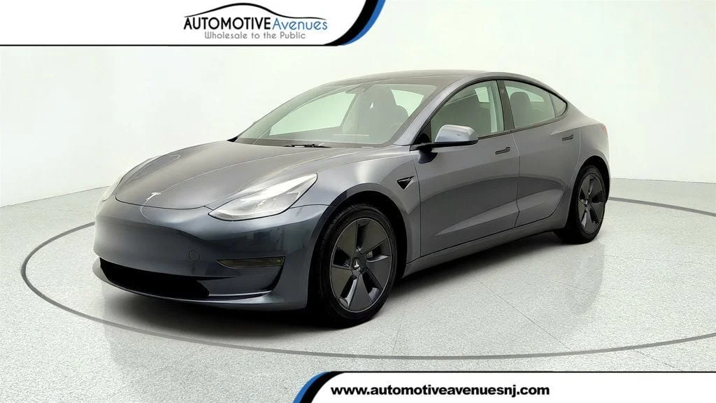 2023 Tesla Model 3 -'s photo