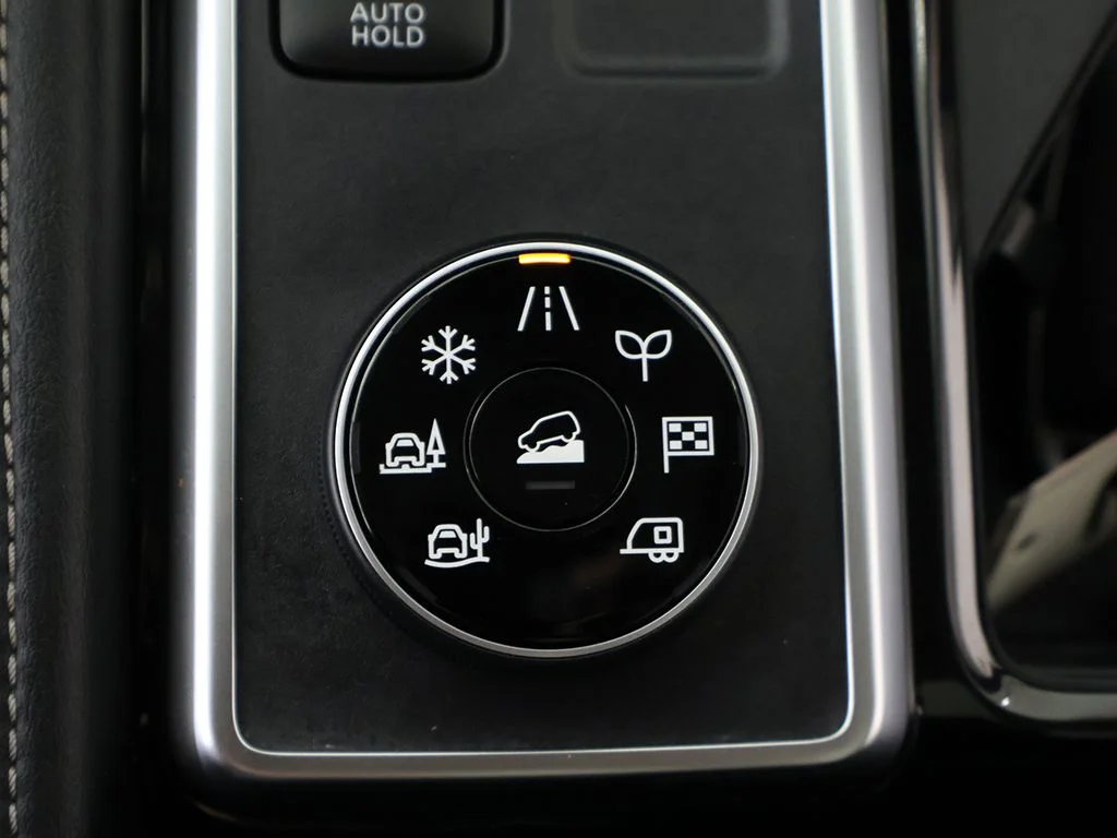 Used 2023 Beige Nissan Platinum image 62